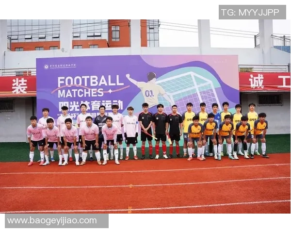 足球白裤子的魅力与挑战如何在赛场上展现运动员的风采与个性